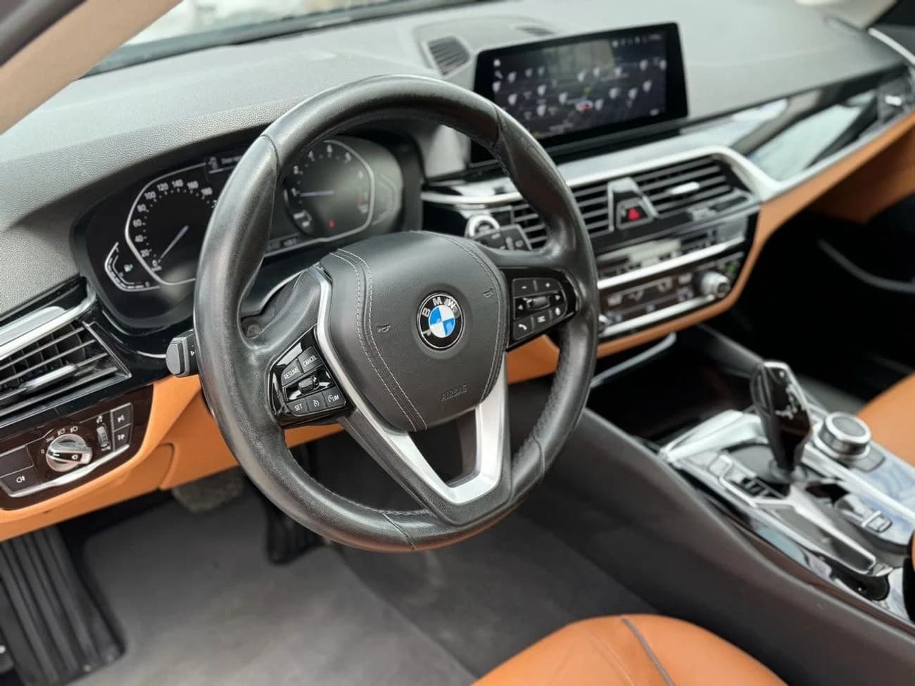 2022 BMW 520I 2.0 L — Sedan available for rent in Dubai - View 3