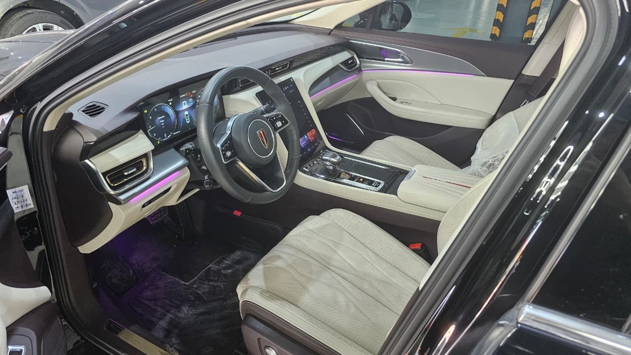 2024 Hongqi OUSADO — Sedan available for rent in Dubai - View 6